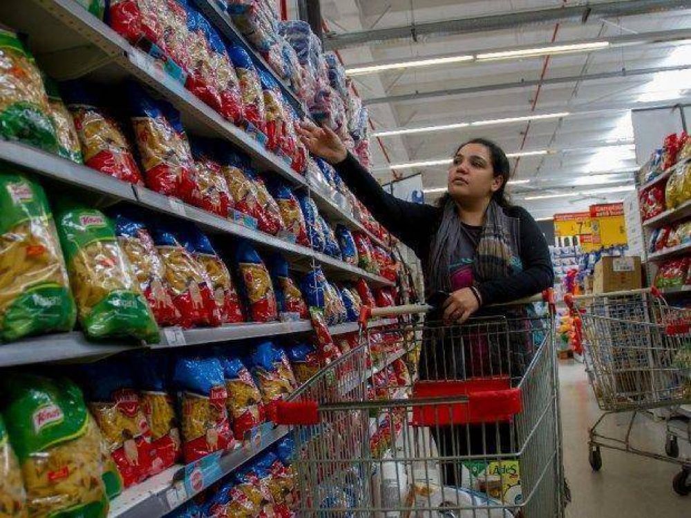 Los salte�os gastan casi $217 millones por mes en el s�per