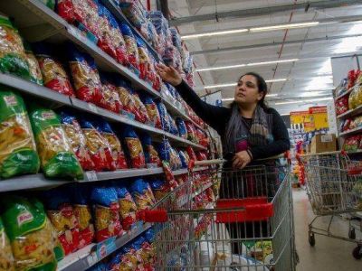 Los salte�os gastan casi $217 millones por mes en el s�per
