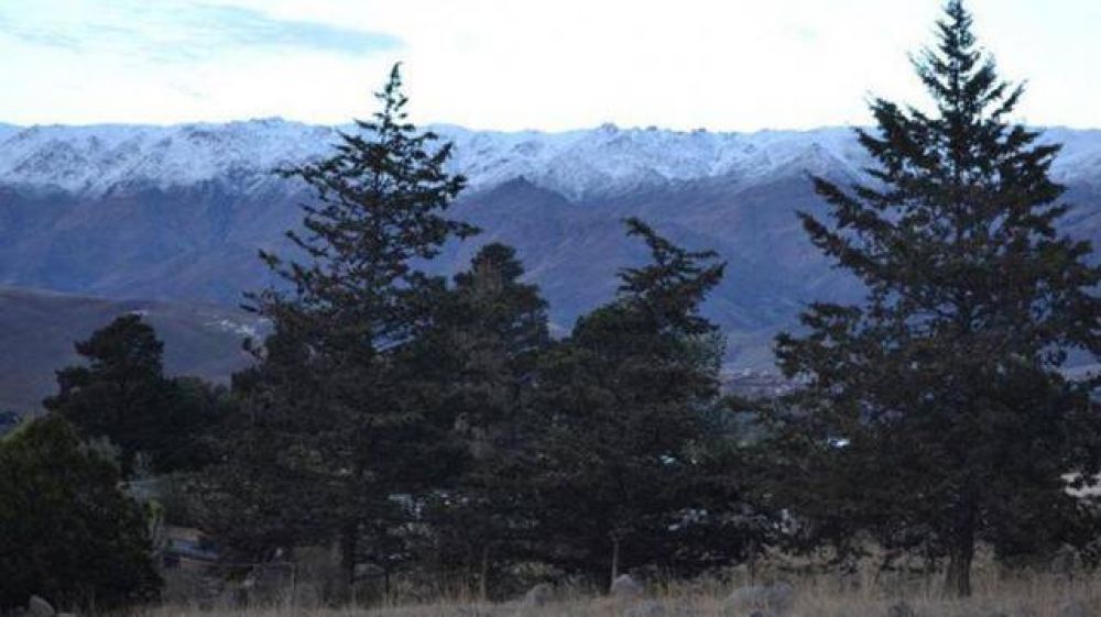 Tafi del Valle se despert� con las cumbres de sus cerros cubiertas con un manto blanco
