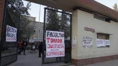 Estudiantes comenzaron a levantar las tomas de facultades