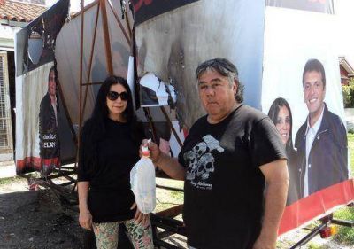 �Basta de violencia! : incendiaron un trailer de Marcela Durrieu
