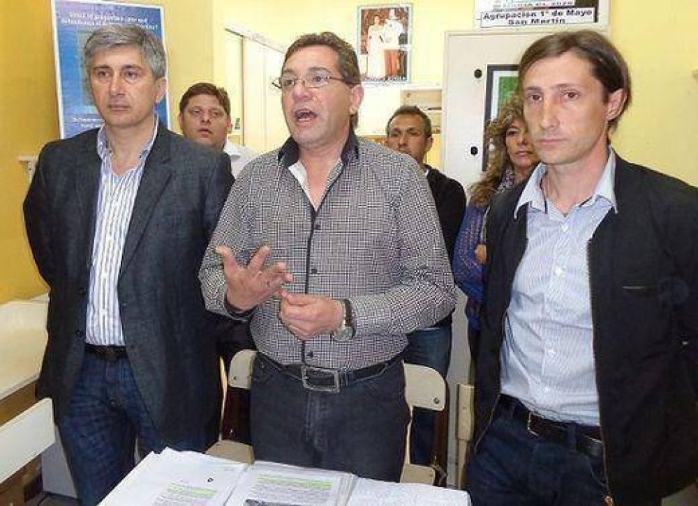 Acusan a Katopodis por no ejecutar fondos educativos nacionales