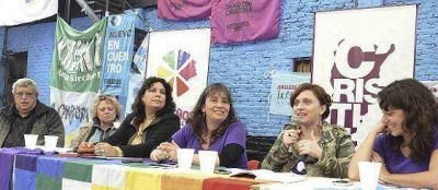 "MUJERES 10 A�OS AL FRENTE"
