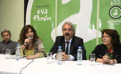Presentaron un proyecto de construcci�n de un polideportivo en Villa Azul