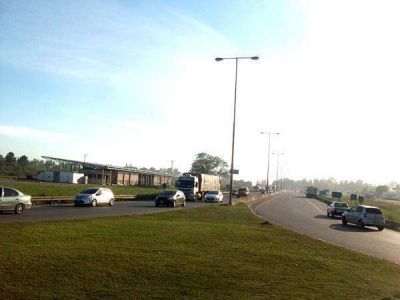 Unos 70.000 veh�culos pasaron por el Puente Z�rate Brazo Largo