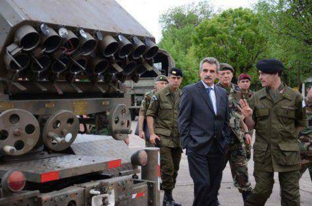 Rossi visit� la guarnici�n del Ej�rcito en Jun�n
