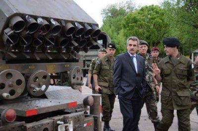 Rossi visit� la guarnici�n del Ej�rcito en Jun�n
