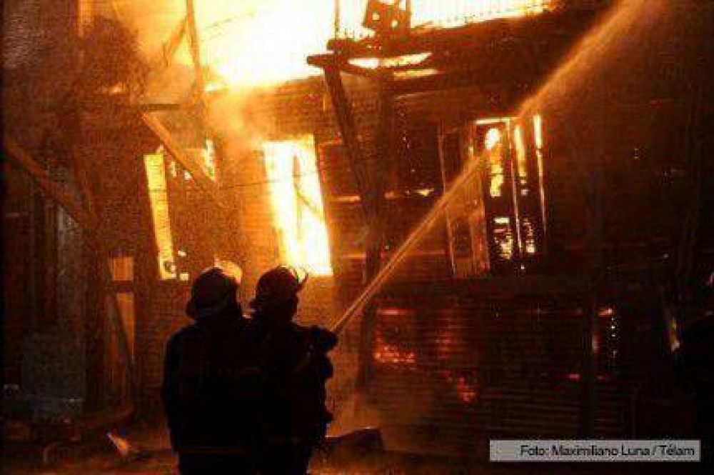 Tr�gico incendio en La Boca: se�alan que fue intencional