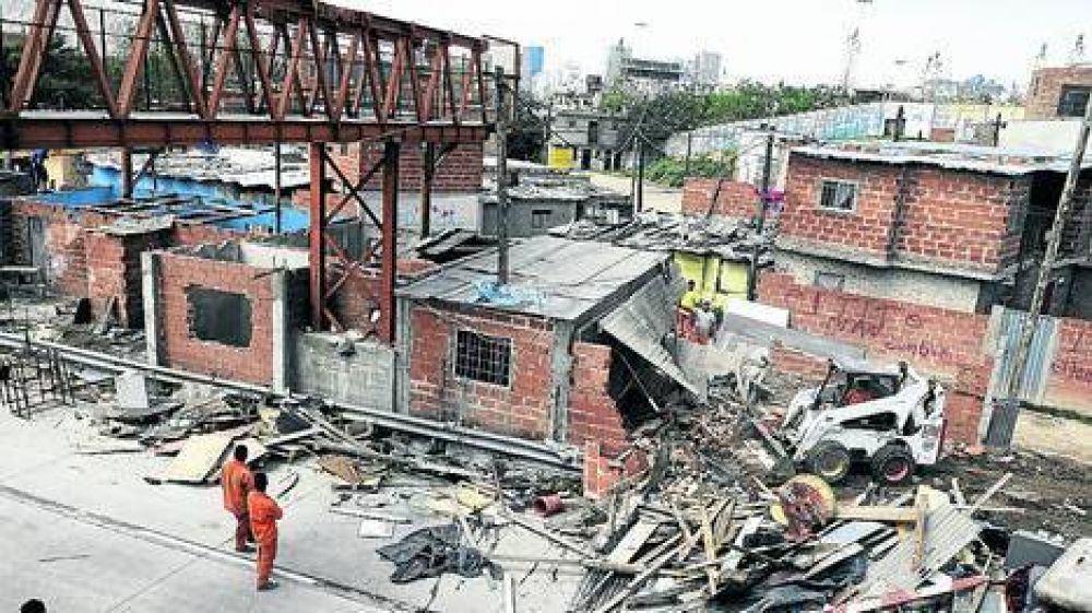 Colapso de tr�nsito por un desalojo en la Villa 31 y un piquete en la Illia