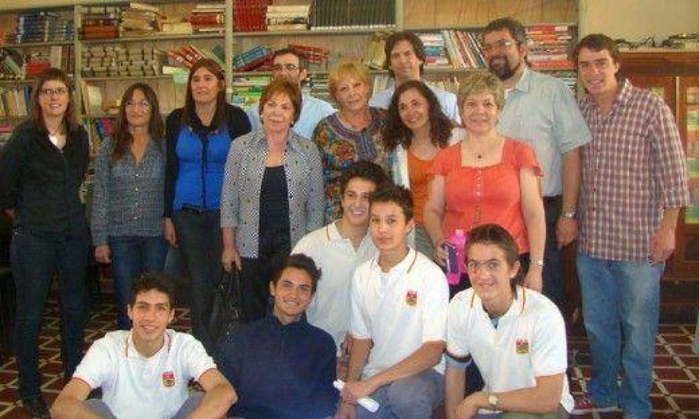 Los debates organizados por estudiantes le pusieron calor a una ap�tica campa�a