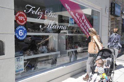 Implementan promociones y descuentos para que los hijos agasajen a las madres en su d�a