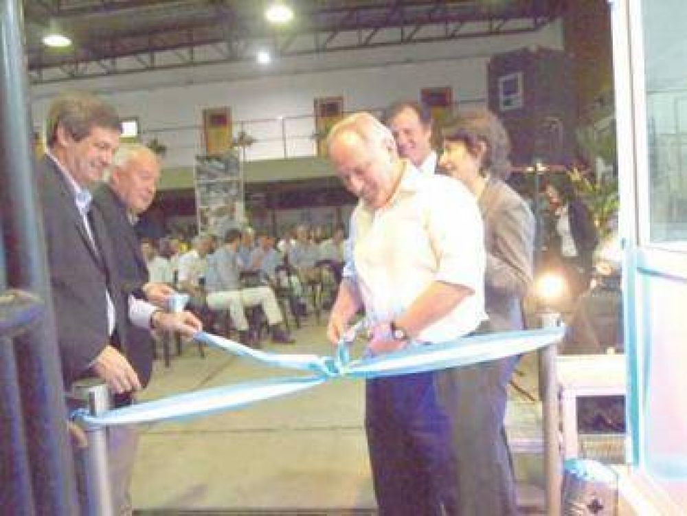 La UNER inaugur� una planta para fabricar yogur