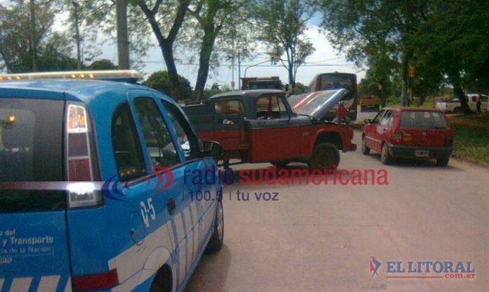 Quiso evadir un control de tr�nsito, choc� un �rbol y agredi� a un inspector