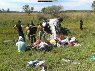 Combi con estudiantes misioneros volc�: nadie corre riesgo de morir