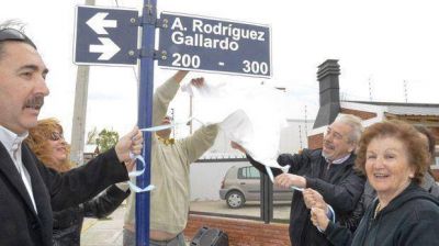 Imponen el nombre de dos reconocidos vecinos a calles de Km 5