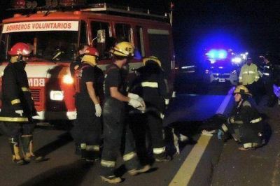 El hijo del conocido escribano Manfredi muri� al ser atropellado despu�s de descender de un colectivo R�o Uruguay sobre la ruta 14