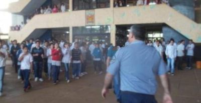 Tras escraches, separaron a profesor sospechado de abuso