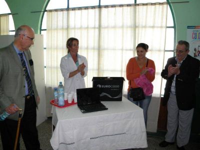 Gorosito hizo entrega de una notebook a la Escuela N� 11