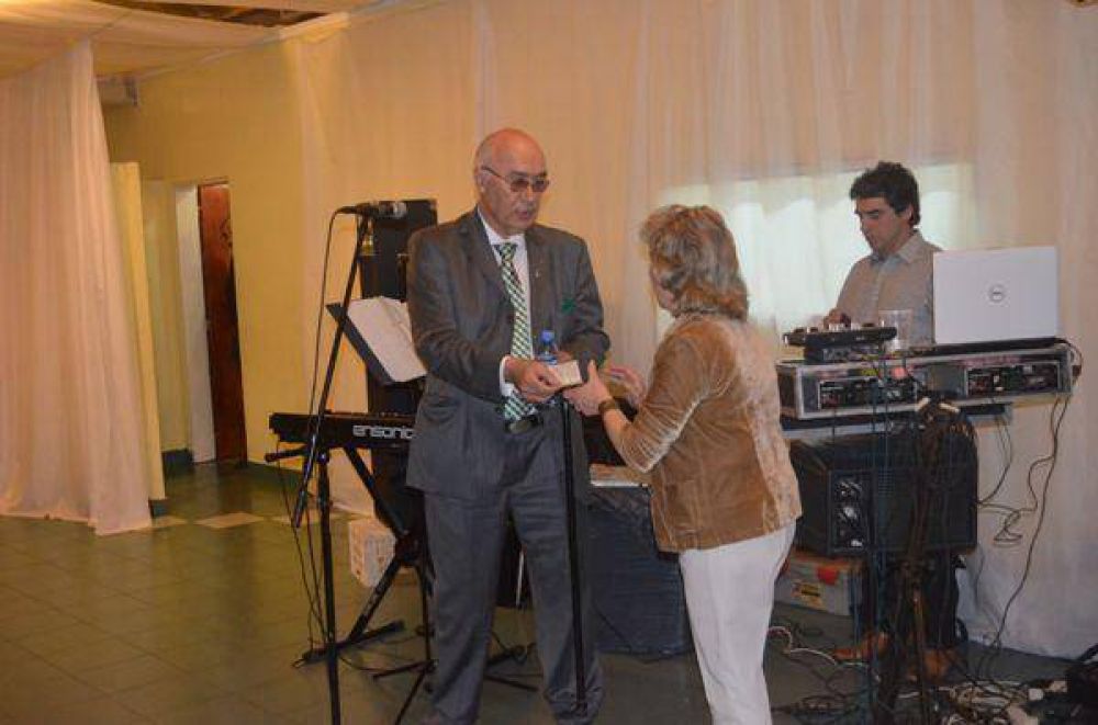 Gorosito entrego $ 50.000 a CEDIFISA para la nueva etapa de ampliaci�n.