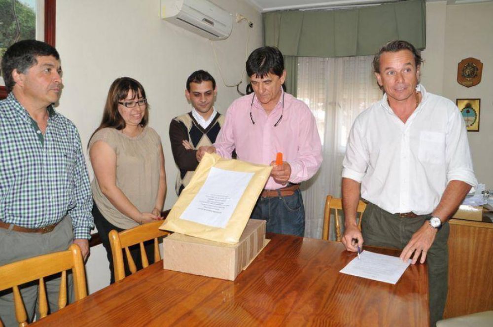 El Intendente Gasparini encabez� acto de Licitaci�n para construir dos Escuelas para Roque P�rez