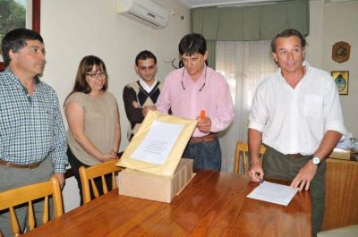 El Intendente Gasparini encabez� acto de Licitaci�n para construir dos Escuelas para Roque P�rez