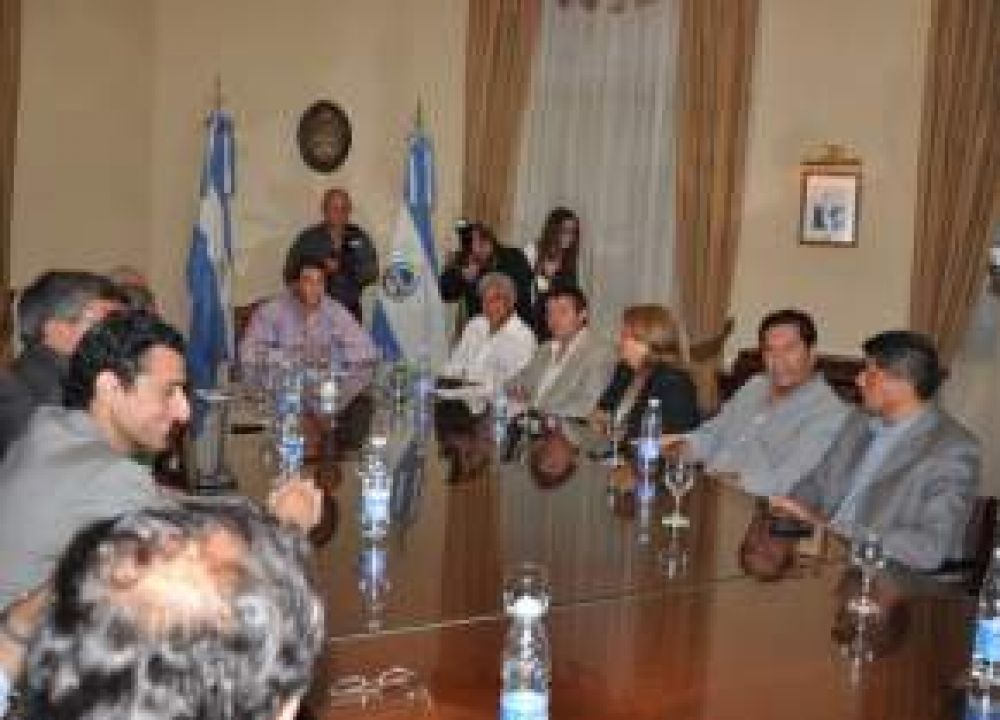 Los Intendentes continuar�n con las actividades previstas