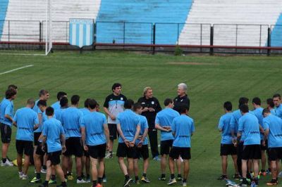 Racing, s�lo problemas: Mostaza Merlo fue inhibido, Regueiro recibi� una licencia y Camoranesi se desgarr�