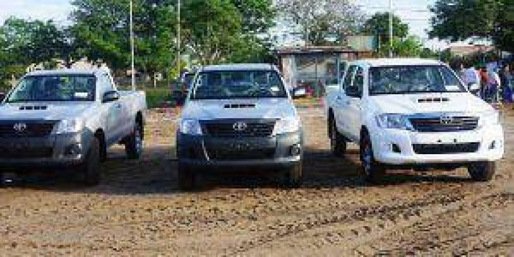 Municipio: De Vido entreg� tres camionetas