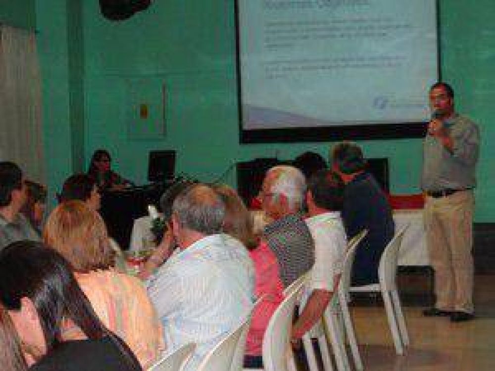 Candidatos de �Compromiso Formose�o� reunidos con colegios y consejos de Profesionales