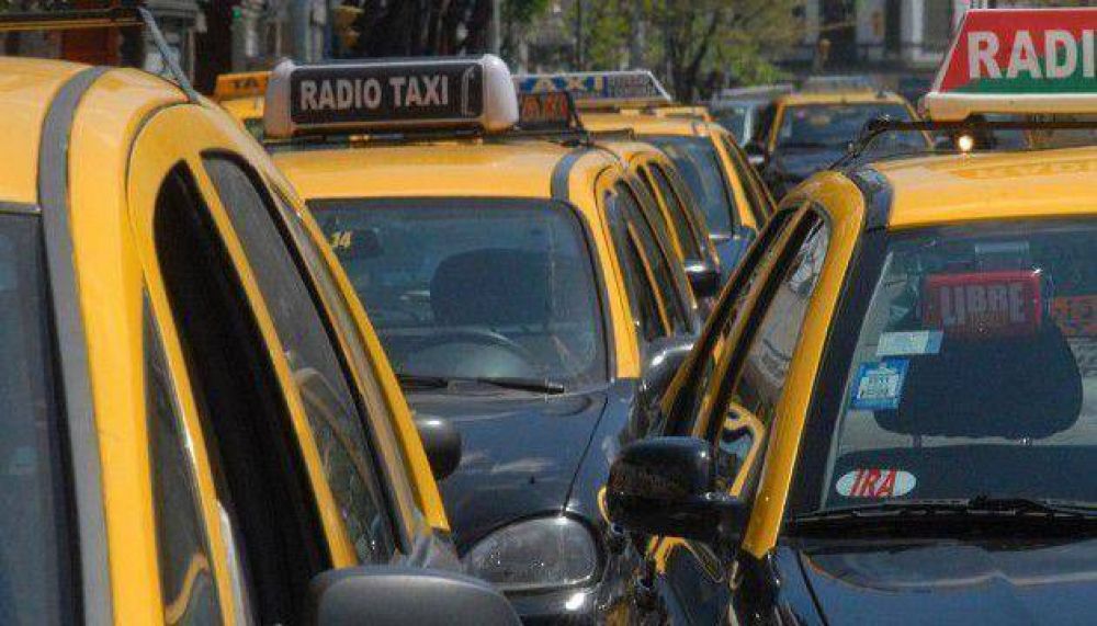 Taxistas en pie de guerra contra la reforma macrista