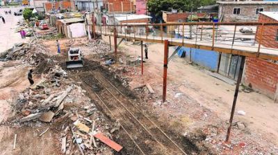 Obras en la Villa 31: armaron casillas sobre las v�as y piden hasta $ 150 mil para irse