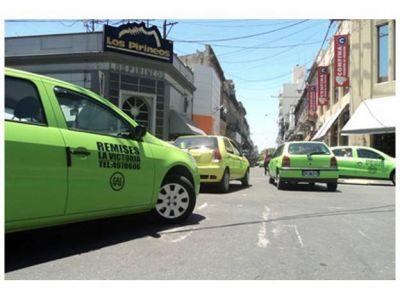 Este jueves los choferes de taxis y remises se concentrar�n frente a la municipalidad