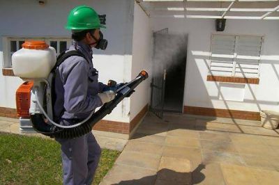 Cinco polic�as terminaron intoxicados al fumigar la dependencia en la que trabajan