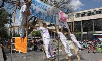 Empleados de ATE �crucificados� por reclamo salarial (paro por 24 horas)