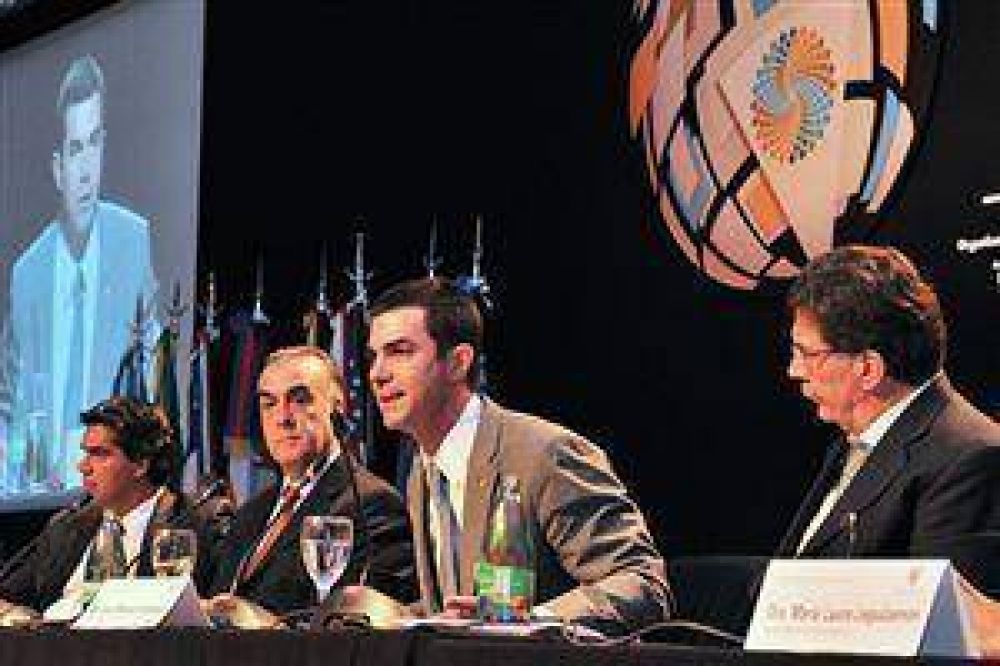 Urtubey: "No nos podemos dar el lujo de ser ineficientes en el manejo de los recursos p�blicos"