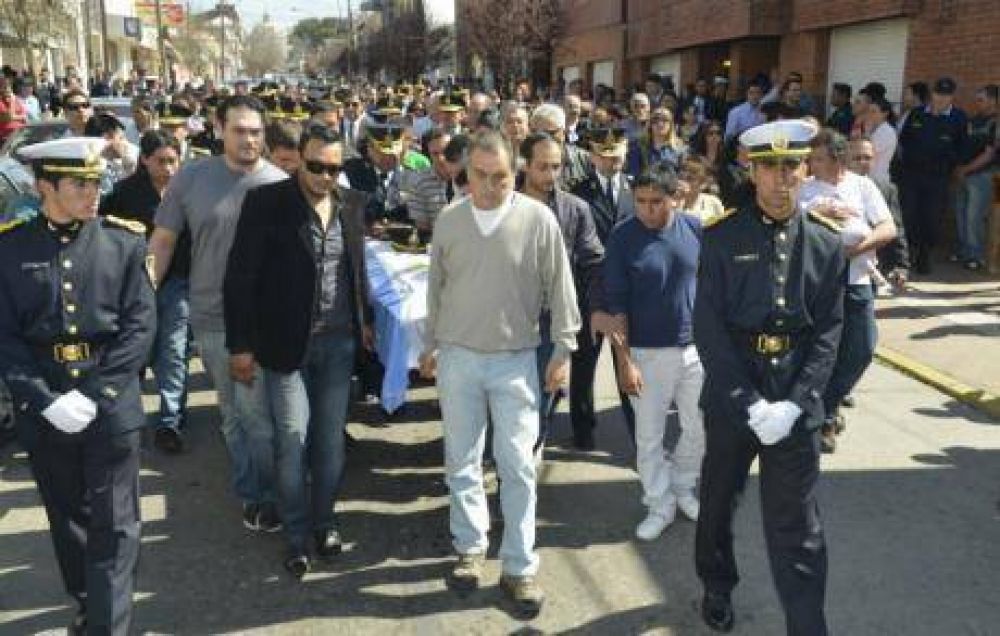 La mam� de la polic�a muerta no cree que se haya suicidado