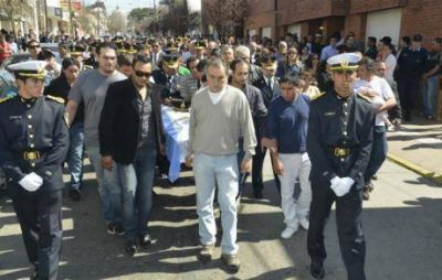La mam� de la polic�a muerta no cree que se haya suicidado