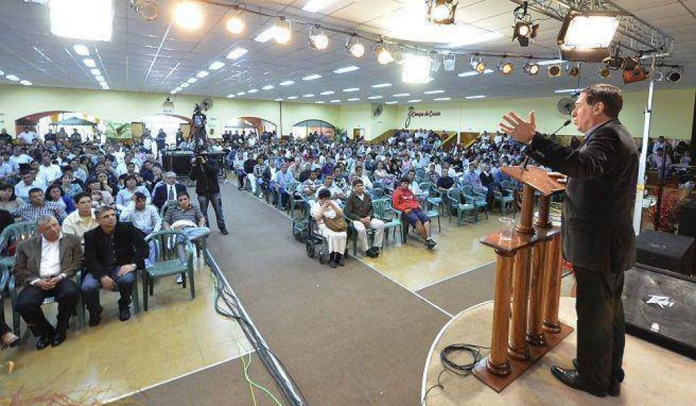 Dar�o D�az P�rez invitado especial de la comunidad evang�lica en Lan�s