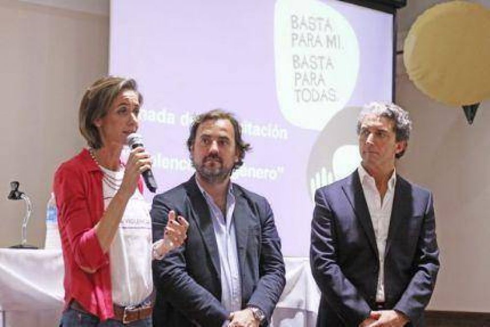 Agustina Aylln present el programa en la ciudad junto a Giri y Pepe Scioli