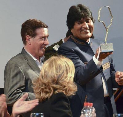 EL PRESIDENTE DE BOLIVIA EVO MORALES FUE DESIGNADO DR. HONORIS CAUSA Y DECLARADO VISITANTE ILUSTRE DE LAN�S