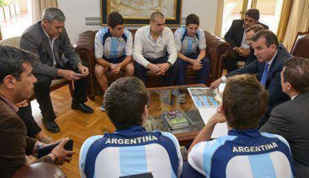 Destacados deportistas visitaron al Gobernador