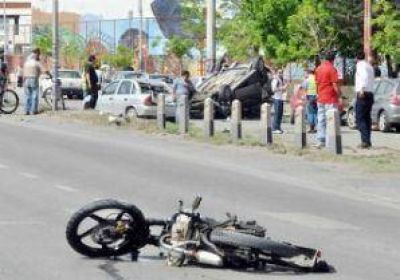 Espectacular choque y vuelco en la ciudad