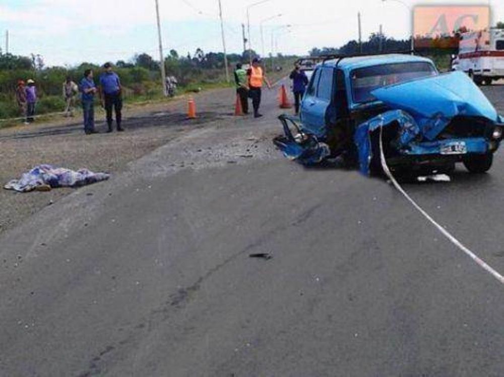 Muri� al salir despedida del auto tras choque