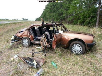 Joven mujer muri� en choque y nena en un despiste y vuelco