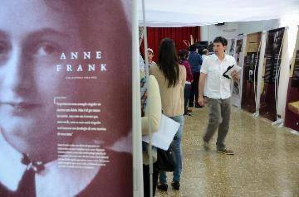 Convocan a visitar la muestra sobre Ana Frank en Cipolletti