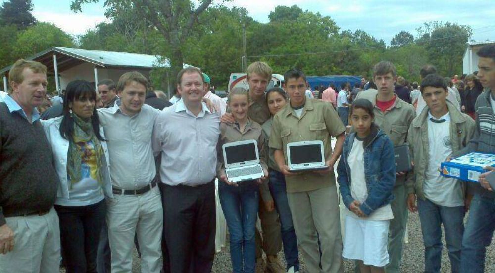 Concluy� la entrega de netbooks en las escuelas de Misiones