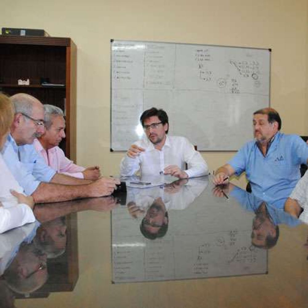 El ministro de Salud anunci� pase a planta de personal