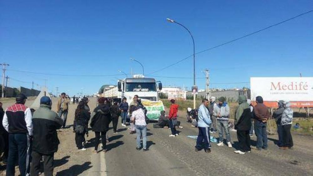 Cooperativistas cortan la ruta nacional N� 3