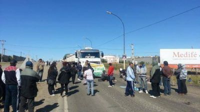 Cooperativistas cortan la ruta nacional N� 3