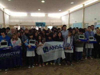ANSES aclar� porqu� le retiraron netbooks a alumnos del Lugones